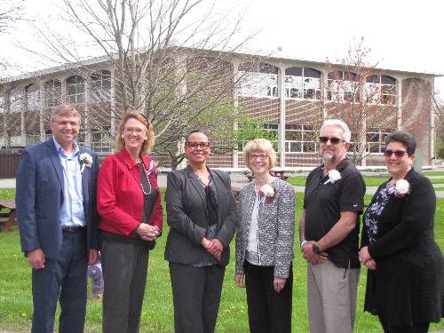 Image of retirees